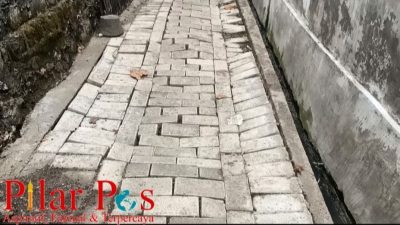 Baru Selesai Dua Bulan Dikerjakan, Proyek Pembangunan Jalan Paving Bersumber Dari DD di Desa Ragung Saat Ini Sudah Rusak