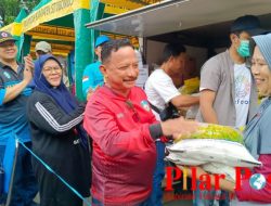 Pemkab Situbondo dan Perum Bulog Gelar Operasi Pasar di Area Car Free Day