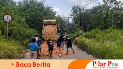 Ruas Jalan Kabupaten Sampang Kotah-Tambelangan Rusak, Masyarakat Dan Koramil Kembali Tambal Jalan Berlubang Dengan Sirtu