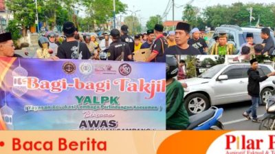 Ngalap Berkah di Bulan Ramadhan, AWAS Berkolaborasi Dengan YALPK Bagi-bagi Takjil di Alun-alun Trunojoyo Sampang