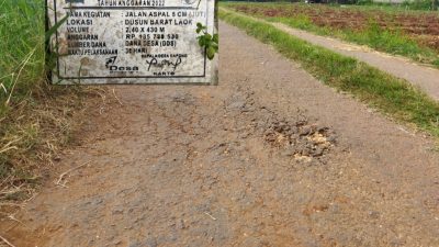 Baru Beberapa Bulan, Proyek Pengaspalan Jalan Ambles Di Desa Kapong Batumarmar Pamekasan