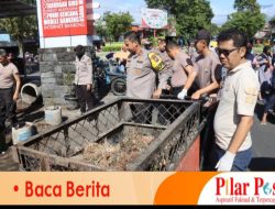 Polres Bondowoso Melaksanakan Perbersihan Sampah di Pasar Induk