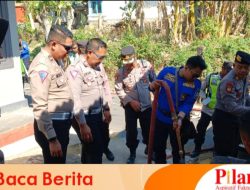 Kekeringan Melanda, Polisi Bantu  Droping Air Bersih Ke  Masyarakat