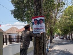 Jaga Keindahan Kota, SATPOL-PP Bondowoso Menertibkan Spanduk dan Banner