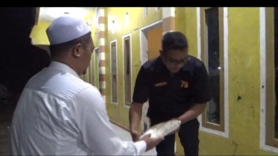 Abah Imam STMJ Mantan Pedagang Asongan, Bagikan Beras di Bondowoso