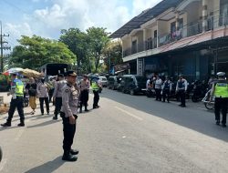 Cegah Kemacetan, Personil Ops Ketupat Semeru Melakukan Penganturan dan Himbuan Kamtibmas