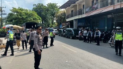 Cegah Kemacetan, Personil Ops Ketupat Semeru Melakukan Penganturan dan Himbuan Kamtibmas