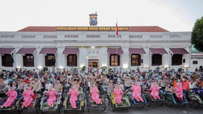 Berbagi Berkah di Bulan Ramadhan, Polrestabes Surabaya Ajak Ratusan Abang Becak Buka Puasa Bersama