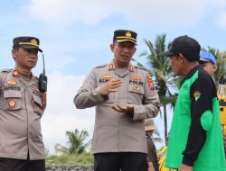 *TNI-Polri dan Warga Lumajang Gotong Royong Bangun Jembatan Darurat Pasca Banjir Lahar Dingin Gunung Semeru*