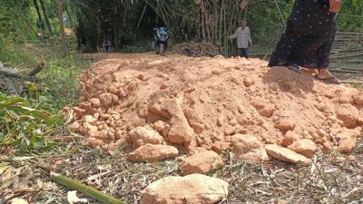 Jalan Sirtu Padat Tanpa Wales, Proyek Dana Desa di Asem Nunggal Sampang Kangkangi UU KIP