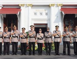 Kapolrestabes Surabaya Pimpin Serah Terima Jabatan Pejabat Utama Serta Empat Kapolsek Jajaran