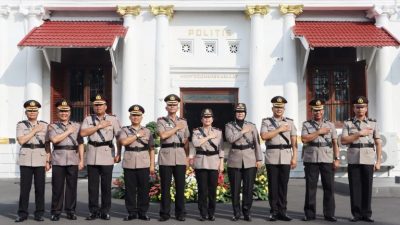 Kapolrestabes Surabaya Pimpin Serah Terima Jabatan Pejabat Utama Serta Empat Kapolsek Jajaran