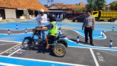 Peduli Penyandang Disabilitas, di HUT Bhayangkara ke-78 Satlantas Polres Sampang Beri Pelayanan Khusus Pengurusan SIM