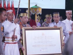 Kapolri Diberi Gelar Adat-Pusaka oleh Dewan Adat dan Kerajaan di Sulawesi Selatan