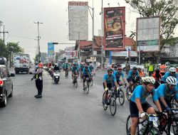 Polresta Sidoarjo Amankan Jalur Tour de Panderman 2024 Warga Antusias Suport Para Pembalap