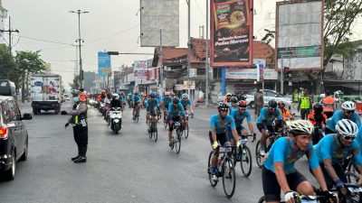 Polresta Sidoarjo Amankan Jalur Tour de Panderman 2024 Warga Antusias Suport Para Pembalap