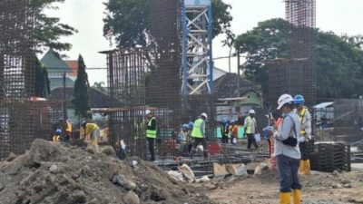 Gak Bahaya Ta !.. Diduga Oknum TNI Aktif Merangkap Menjadi Scurity Pembangunan Stadion Lamongan