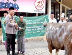 Kapolda Jatim Berkurban 10 Sapi dan 17 Kambing untuk Ponpes,Ormas dan Organisasi Kemahasiswaan di Banyuwangi