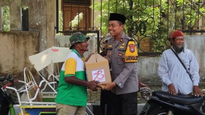 Peduli Sesama, Polres Lumajang Salurkan Bantuan Sosial Untuk Jukir dan Abang Becak