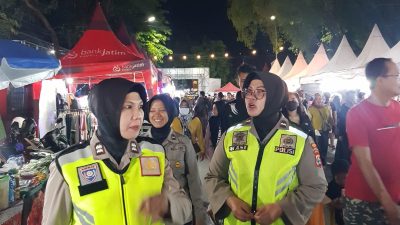 Polres Nganjuk Libatkan Tim Patroli Polwan dalam Pengamanan Pesta Rakyat dan Bazar UMKM