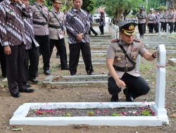 Polres Nganjuk Gelar Upacara Ziarah dan Tabur Bunga Dalam Rangka Memperingati Hari Bhayangkara ke-78