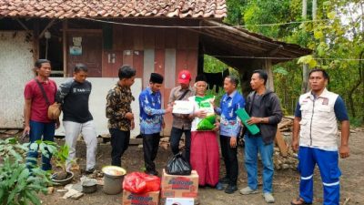 AWAS Dampingi Baznas dan Dinsos Sampang Salurkan Bantuan Terhadap Warga Plampaan Yang Hidup Sebatang Kara