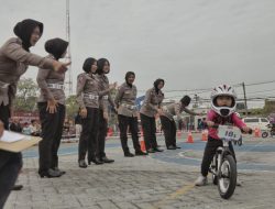 Hari Bhayangkara ke- 78: Tingkah Gemas Balita Dalam Pushbike Race Satlantas Polrestabes Surabaya