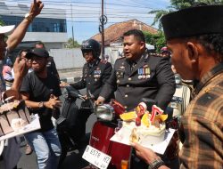 Aktivis dan Wartawan Hadang Kapolres Pamekasan di Pintu Masuk Makopolres Setempat