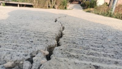 Proyek Rabat Beton di Desa Somber Tambelangan Sampang Rusak Parah