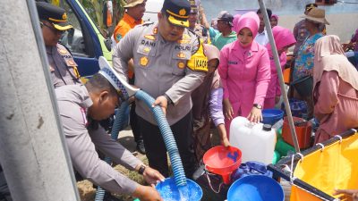 Bentuk Kepedulian Satlantas Polres Pamekasan di HUT Lalu Lintas Ke-69 Memberikan Bantuan Air Bersih 6 Truck