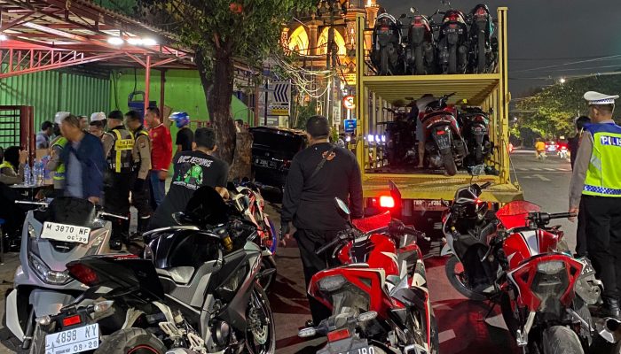 Satlantas Polrestabes Surabaya Menindak 128 Kendaran Roda Dua dan 47 Sepeda Liar Diamankan