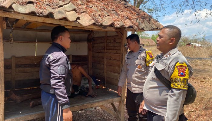 Gercep Polsek Klabang Tangani ODGJ yang Mengamuk di Rumah Warga di Desa Blimbing