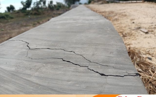 Belum Seumur Jagung, Proyek Jalan Usaha Tani Dharma Tanjung Sampang Alami Kerusakan