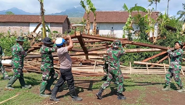 Mas Bhabin Sosok Polisi Bondowoso Cekatan Terekam Saat Kejadian Bencana