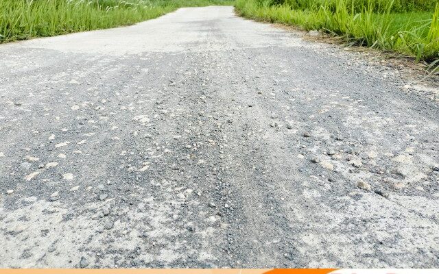 Baru Seumur Jagung, Jalan Rabat Beton Desa Somber Tambelangan Sampang Rusak, Dikonfirmasi PJ Kades Bungkam