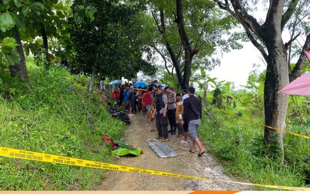 Viral di Medsos, Seorang Pria Diduga Korban Pembunuhan Tergeletak Tewas di Robatal Sampang