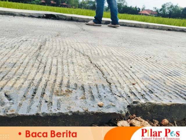 Kondisi kerusakan proyek rabat beton di salah-satu titik di Desa Panyepen