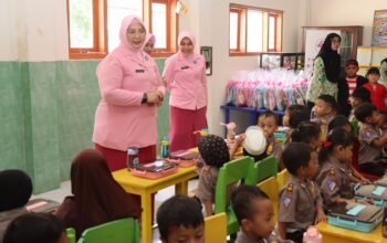 Ibu Kapolda Jatim Berbagi Makan Gratis Bergizi di TK Kemala Bhayangkari 78 Pamekasan