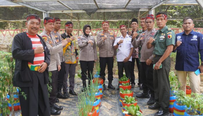 Dukung Ketahanan Pangan Desa Durbuk Jadi Kampung Terpadu Merah Putih, Tim Polda Jatim Lakukan Asistensi