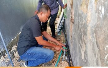 Pasca di Audensi AWAS, PDAM Sampang Respon Cepat Keluhan dengan Pemasangan Ulang Meteran Milik Warga